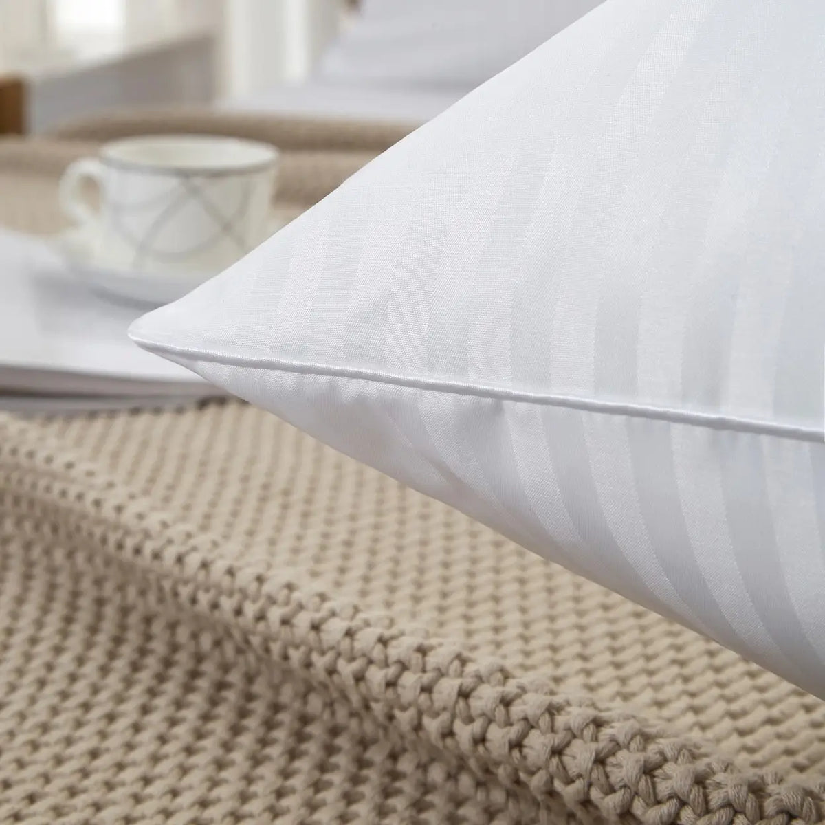 Finition et couture de l’oreiller blanc